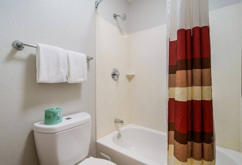 Номер Стандарт 2 Двуспальные Кровати, Red Roof Inn Durham  Duke Univ Medical Center