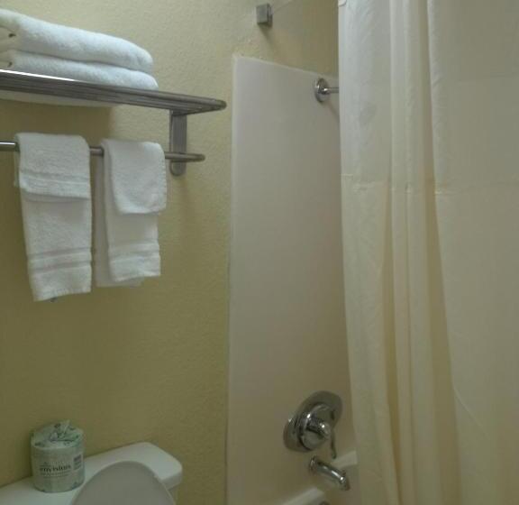 Люкс Кровать Кинг, Super 8 By Wyndham Kerrville Tx