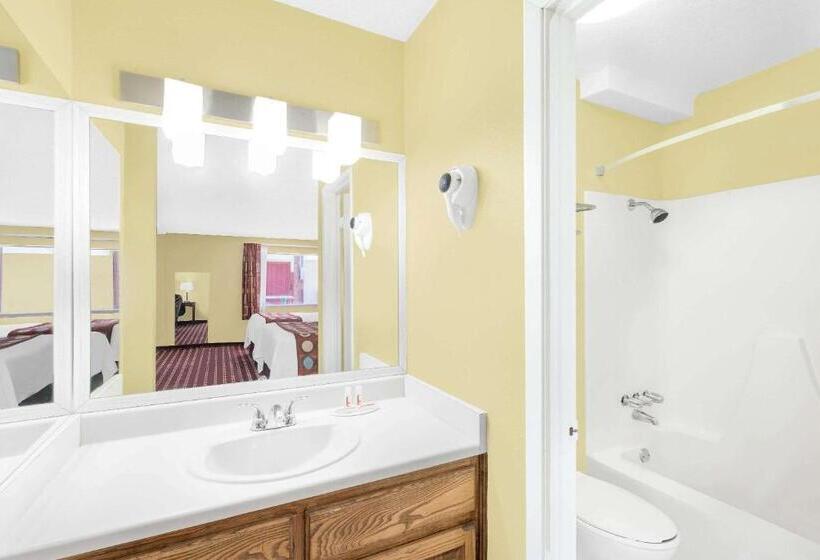 Люкс Кровать Кинг, Super 8 By Wyndham Kerrville Tx