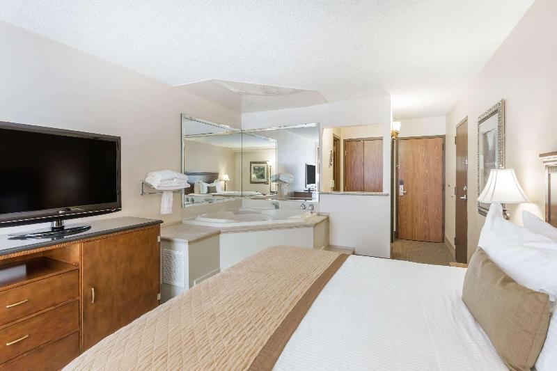 Люкс Повышенной Комфортности, Wyndham Riverfront