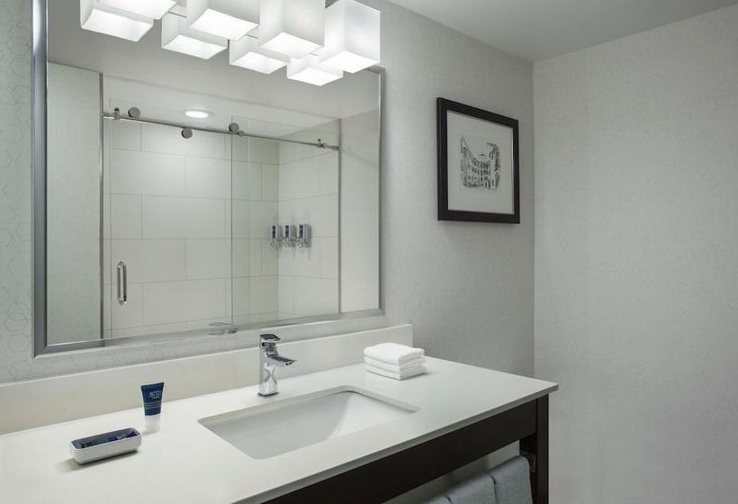 스탠다드 룸 더블 침대, Four Points By Sheraton Richmond