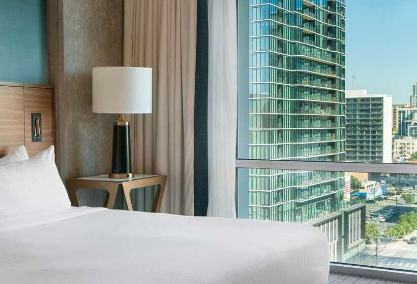 스탠다드 룸 킹사이즈 침대, Hilton St. Louis Frontenac