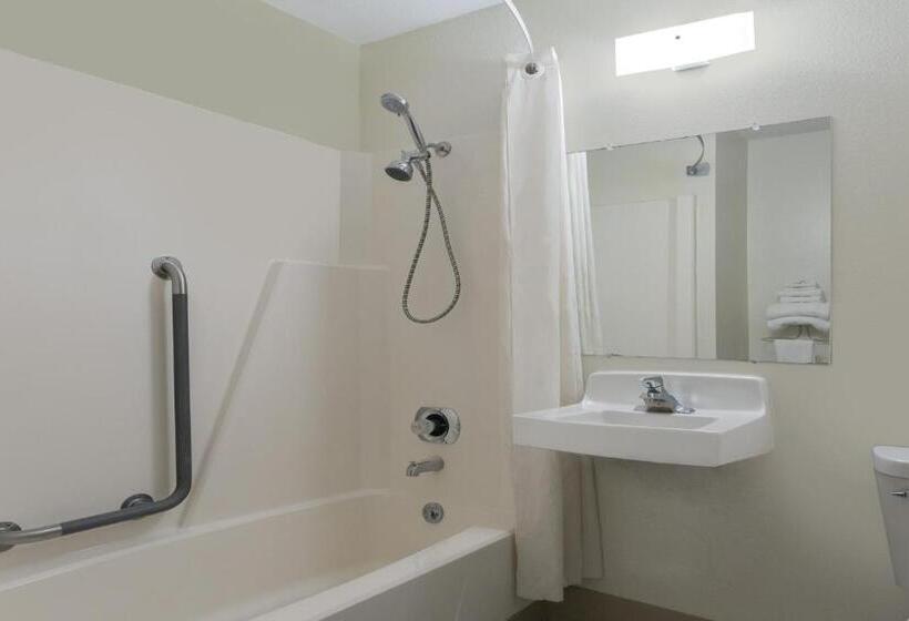 스위트 킹사이즈 침대, Super 8 By Wyndham Wisconsin Dells