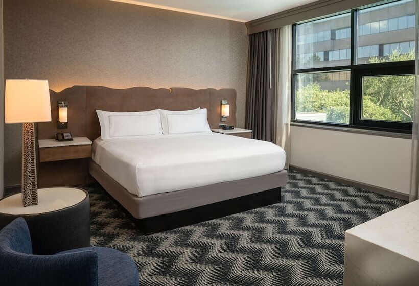سوییت جونیور, Hilton Houston North
