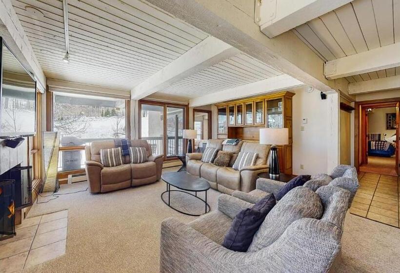 Апартаменты Deluxe 3 Спальни, Top Of The Village   Coraltree Residence Collection