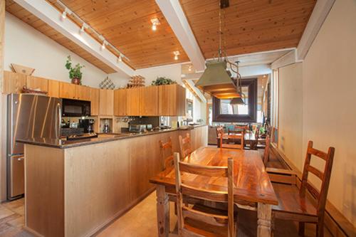 Апартаменты 5 спален, Top Of The Village   Coraltree Residence Collection