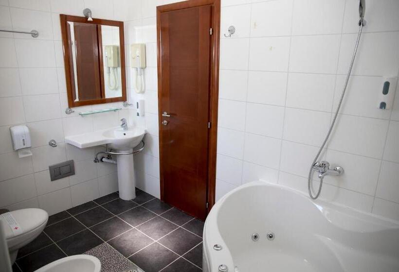 Suite, Bristol