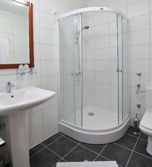 Habitación Triple Estándar, Bristol