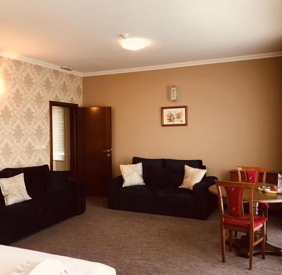 Suite, Bristol