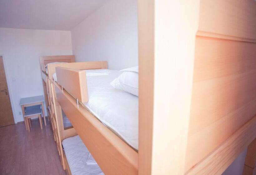 تختخواب در اتاق مشترک, Hi Hostel Zagreb