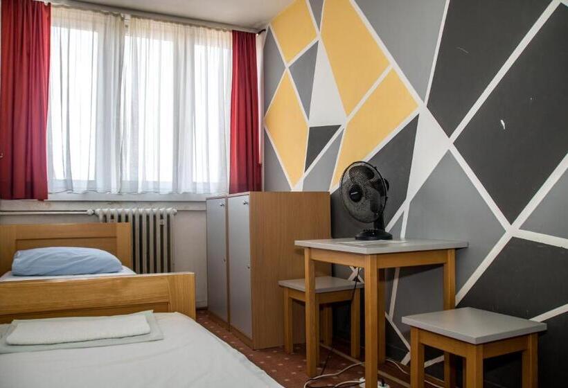 اتاق استاندارد با سرویس بهداشتی مشترک, Hi Hostel Zagreb