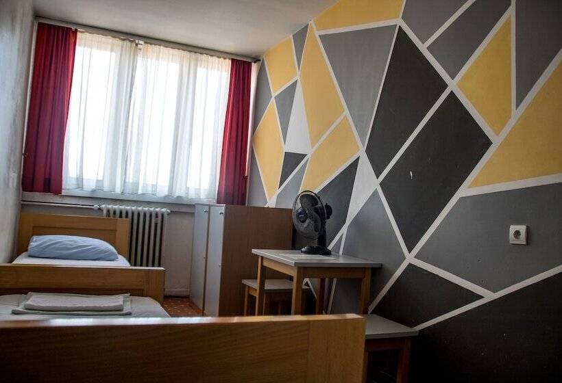 اتاق استاندارد با سرویس بهداشتی مشترک, Hi Hostel Zagreb