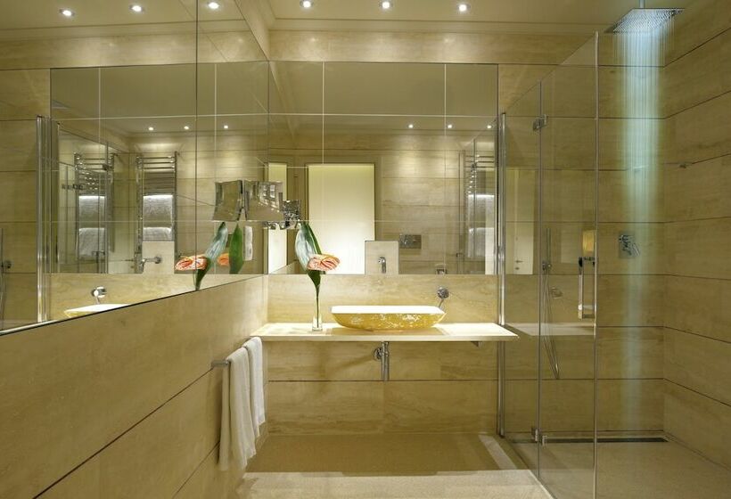 سوئیت جونیور با تراس, Grand Hotel Minerva