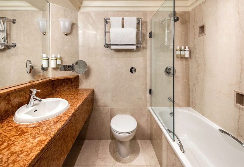 Номер Премиум, Radisson Blu Hotel, London Heathrow