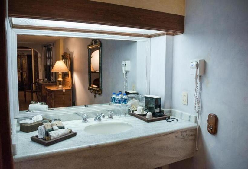 Люкс, Boutique Naura Centro