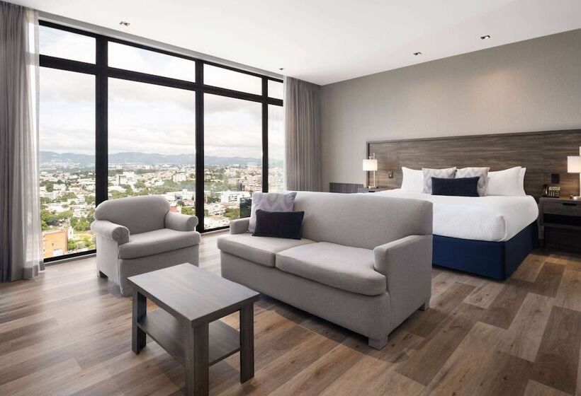 Estudio Estándar Cama King, Wyndham Garden Guatemala City