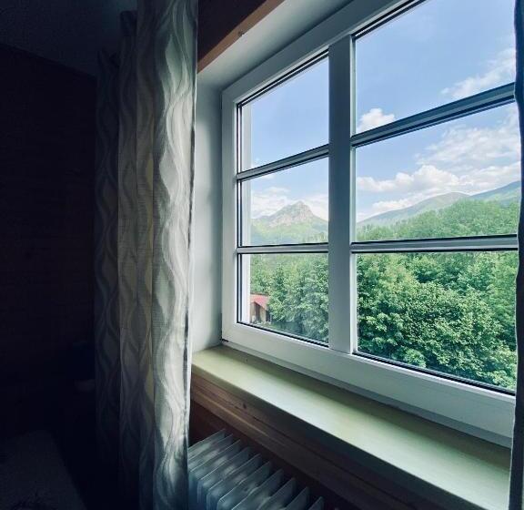 기본룸, Pod Sokolím