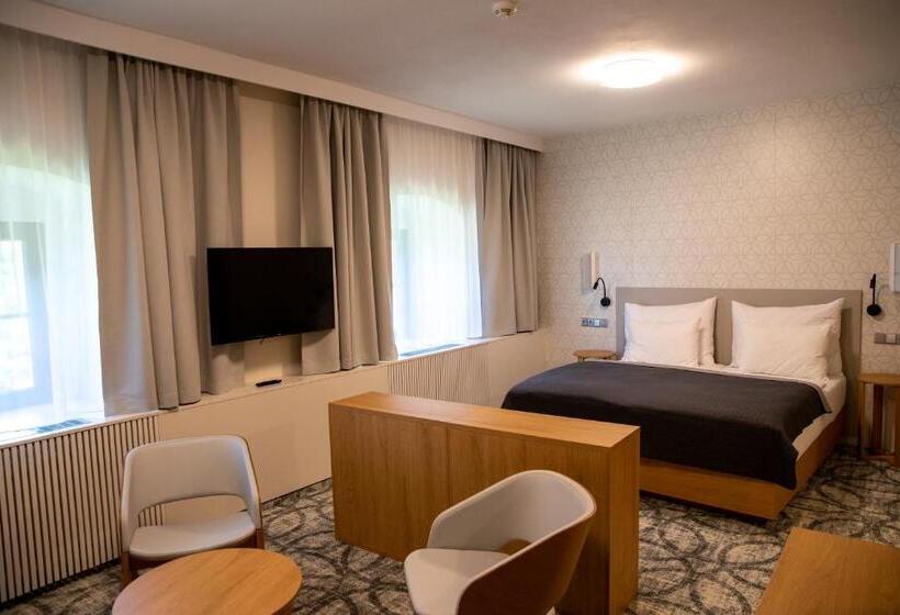 Номер Deluxe, Zámek Třešť