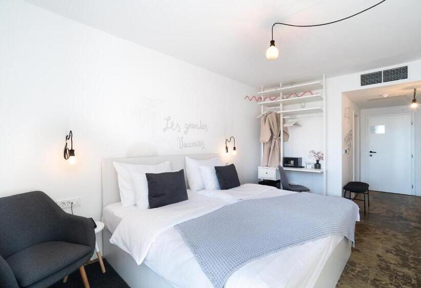 اتاق راحتی با چشم‌انداز دریا, Art Hotel Tartini