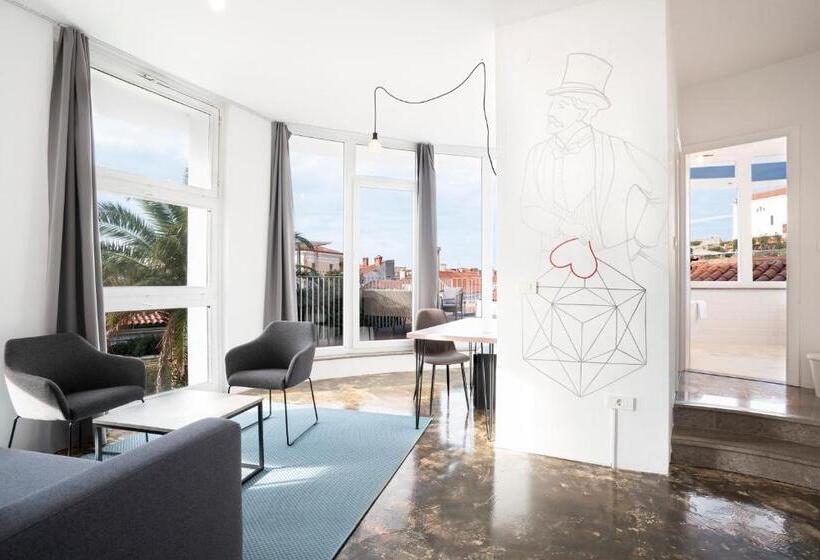 سوییت با چشم‌انداز دریا, Art Hotel Tartini