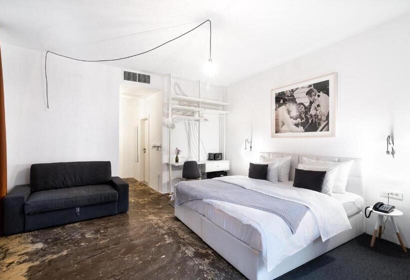 مجموعه ویستا شهر, Art Hotel Tartini