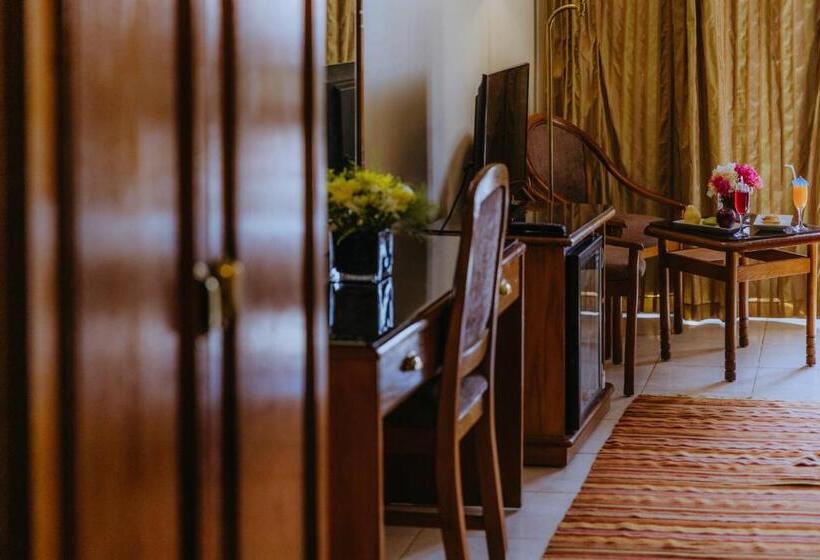 اتاق استاندارد با چشم‌انداز استخر, Basma Hotel Aswan