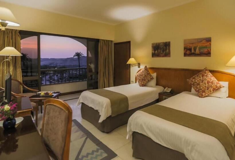 اتاق استاندارد با چشم‌انداز استخر, Basma Hotel Aswan