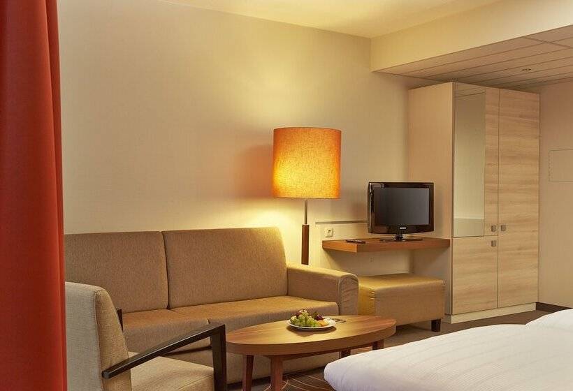 Полулюкс, H+ Hotel Hannover