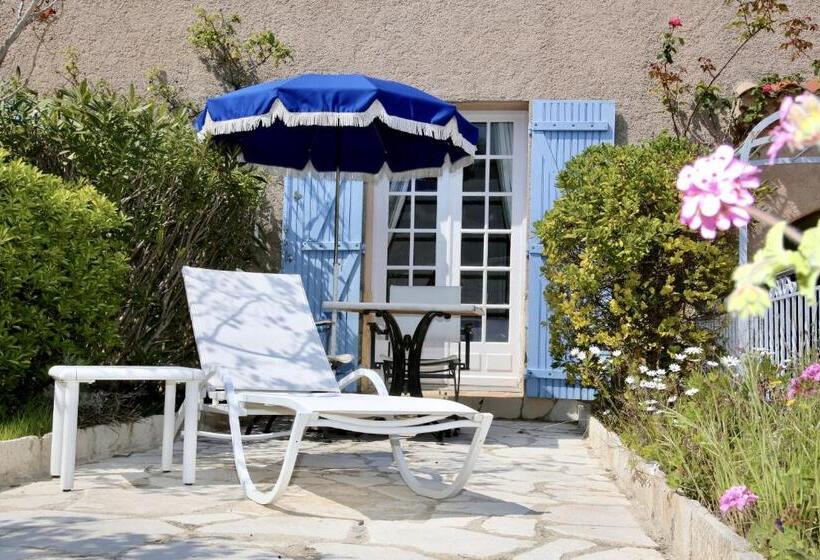 Номер Стандарт Вид на Бассейн, Hôtel Jas Neuf
