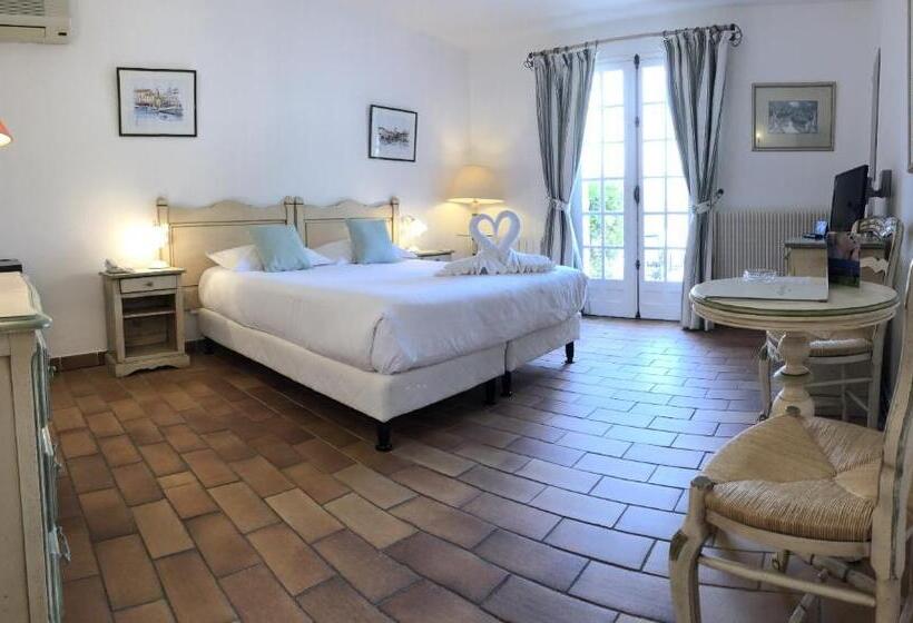 Номер Стандарт Вид на Бассейн, Hôtel Jas Neuf