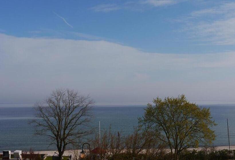 اتاق لوکس با چشم‌انداز دریا, Esplanade Garni