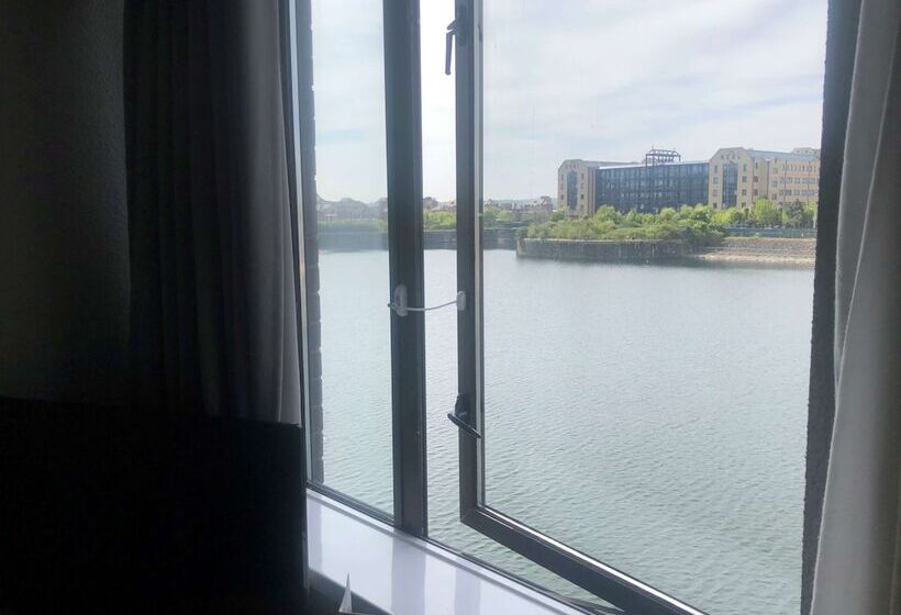 Номер Superior, Campanile Liverpool