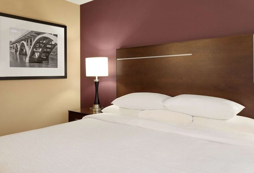 스위트, Embassy Suites Hotel Des Moines Downtown