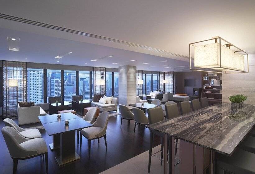 Номер Deluxe, New World Makati Hotel, Manila