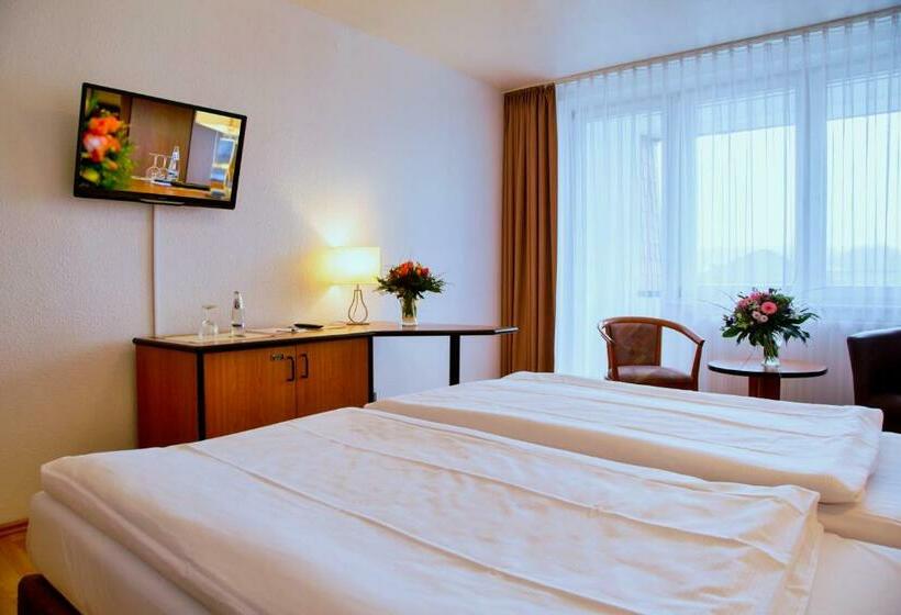Номер Стандарт Трехместный, Comfort Hotel Bernau