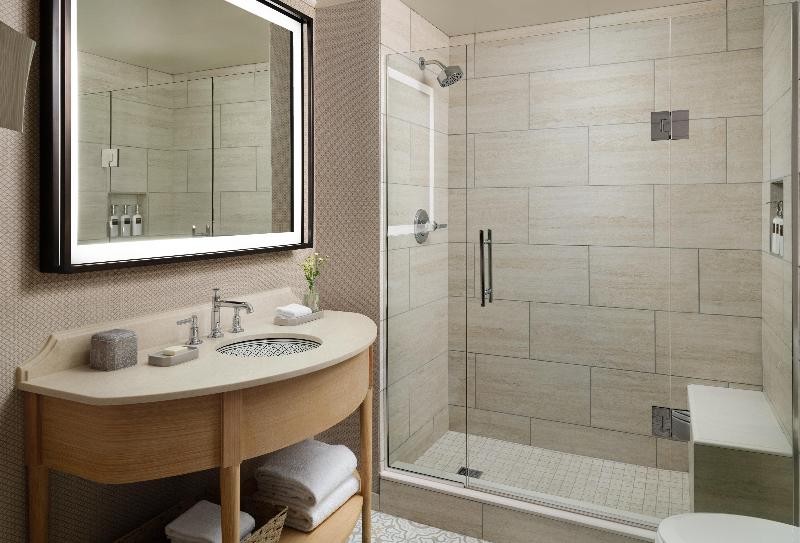 带大床的套房, Omni La Costa Resort & Spa Carlsbad