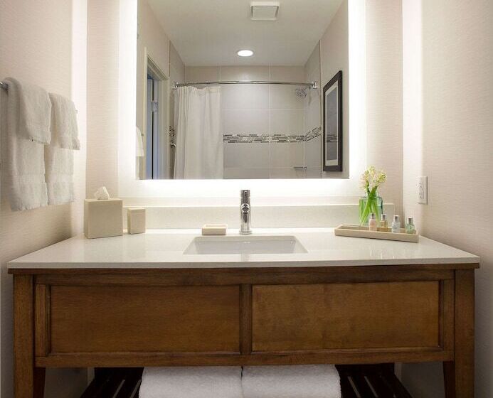 Номер Стандарт 2 Двуспальные Кровати, Redondo Beach Hotel, Tapestry Collection By Hilton