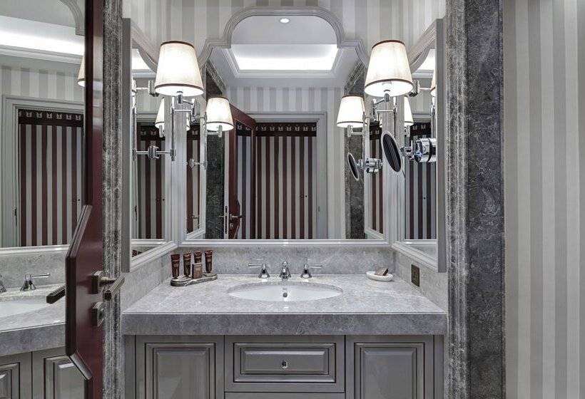 اتاق استاندارد با تخت بزرگ, Çırağan Palace Kempinski Istanbul