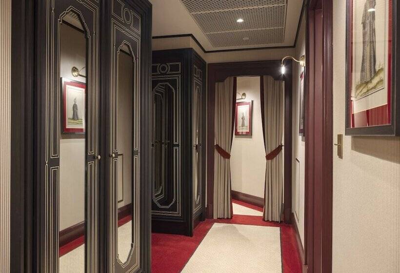 اتاق دلوکس با تخت کینگ و چشم‌انداز, Çırağan Palace Kempinski Istanbul