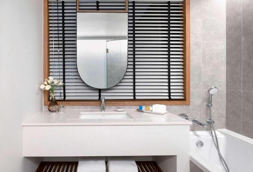 سوئیت پریمیوم, Novotel Rayong Rim Pae Resort