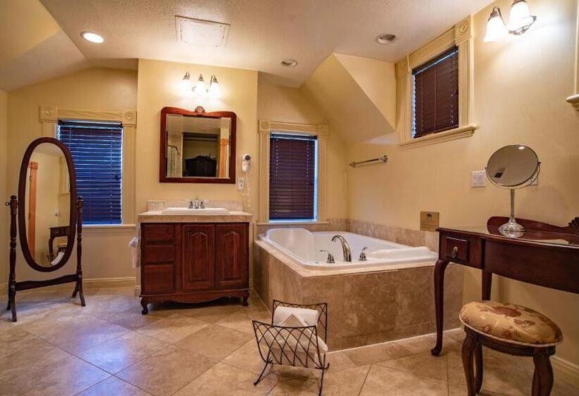 Номер Deluxe, The Anniversary Inn   Logan