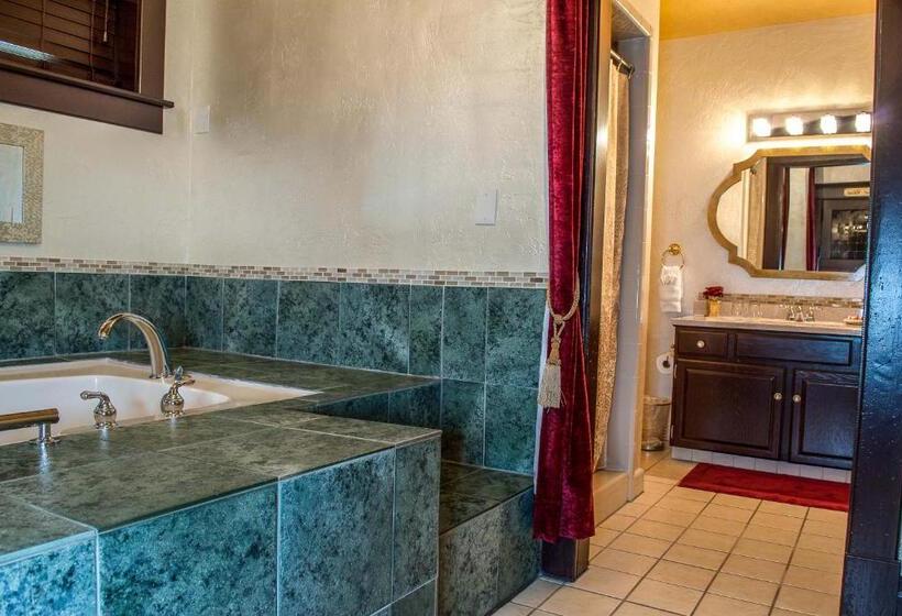 Номер Deluxe с Видом, The Anniversary Inn   Logan