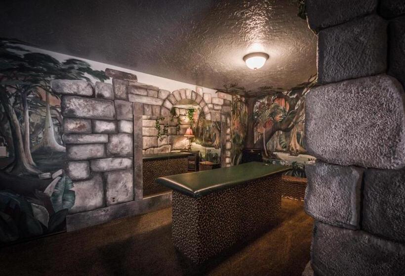 Номер Стандарт Вид на Озеро, The Anniversary Inn   Logan
