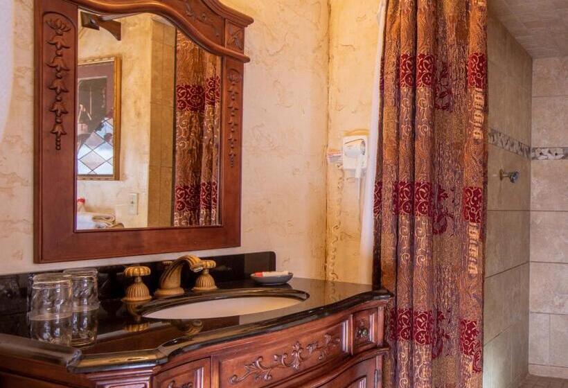 Номер Стандарт Вид на Бассейн, The Anniversary Inn   Logan
