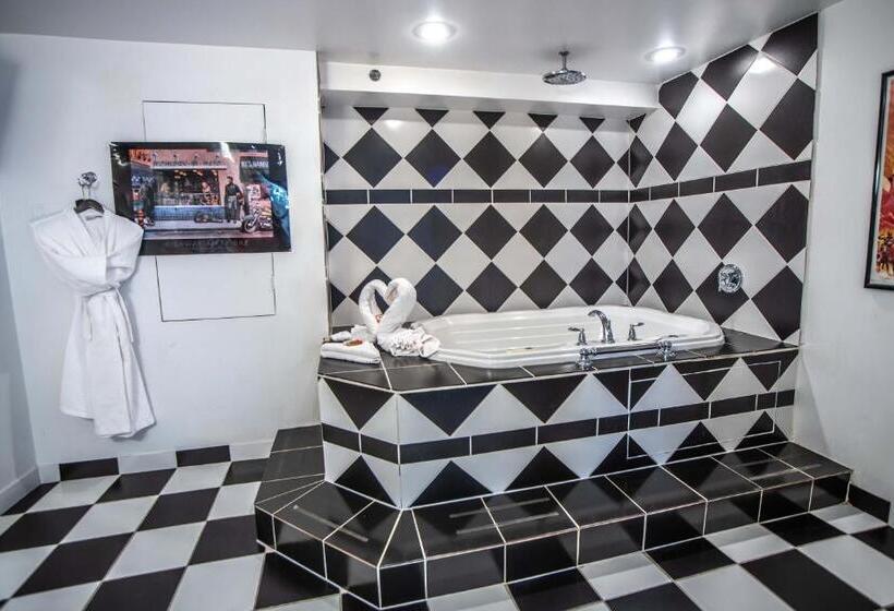 Номер Стандарт с Балконом, The Anniversary Inn   Logan