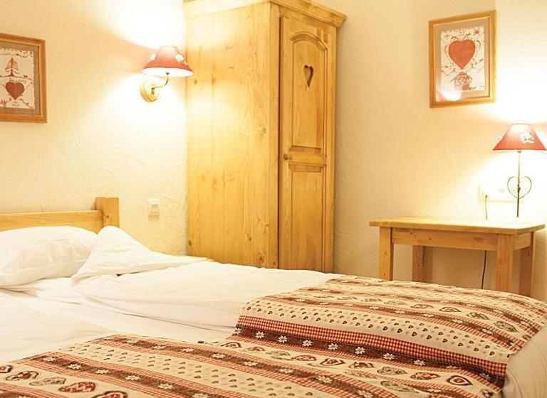 Четырехместный Номер Стандарт, The Originals Boutique, Hôtel La Ferme Du Pape, Eguisheim