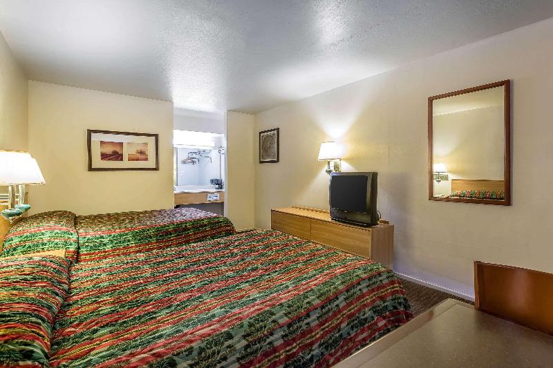 Номер Стандарт Кровать Кинг Адаптированный для Инвалидов, Days Inn By Wyndham Florence Cincinnati Area