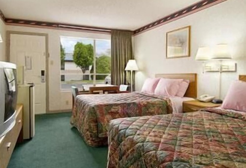 Номер Стандарт 2 Двуспальные Кровати, Days Inn By Wyndham Jacksonville