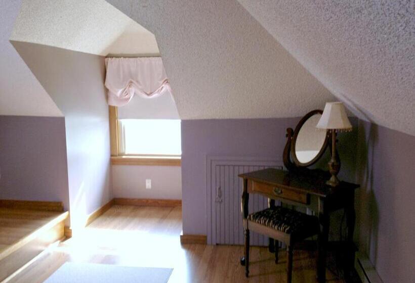 스위트, The Inn At Ragged Edge