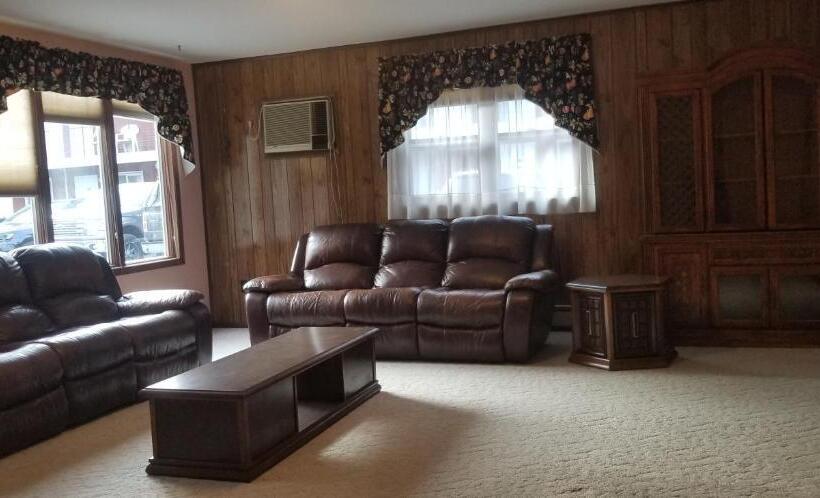 Дом 3 Спальни, Red Ranch Inn